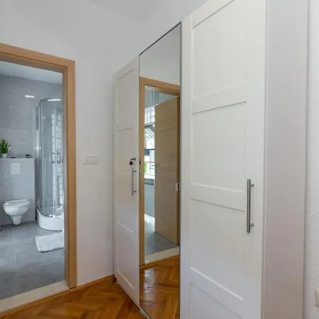 Dragomir Apartman *
