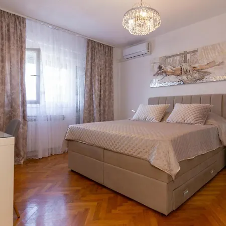 Dragomir Apartment *